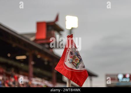 Eckflagge während des Spiels der Sky Bet League 1 Barnsley gegen Cheltenham Town in Oakwell, Barnsley, Großbritannien, 16. März 2024 (Foto: Mark Cosgrove/News Images) Stockfoto