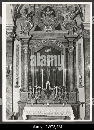 Lazio Rieti Valle di Capodacqua Santuario della Madonna di Capodacqua. Hutzel, Max 1960-1990 Postmittelalterliche: Architektur, architektonische Skulptur, Skulptur, Malerei Objektnotizen: Wallfahrtsort; antike Ursprünge (dort wurde 1153 eine Pfarrei errichtet); beim Erdbeben 1703 zerstört; anschließend in majestätischeren Ausmaßen rekonstruiert, 1853 wieder eingeweiht. Der in Deutschland geborene Fotograf und Gelehrte Max Hutzel (1911–1988) fotografierte in Italien von den frühen 1960er Jahren bis zu seinem Tod. Das Ergebnis dieses Projektes, von Hutzel als Foto Arte Minore bezeichnet, ist eine gründliche Dokumentation von Art Hi Stockfoto