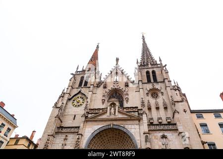 Die Kirche Saint-Nizier ist eine Kirche im Distrikt Presqu’Ile im 2. Arrondissement von Lyon, Frankreich. Stockfoto