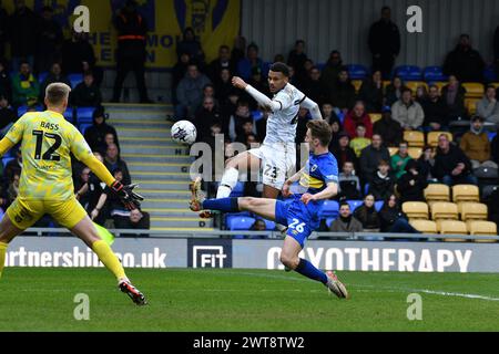 Wimbledon, England. März 2024. Kyle Jameson aus Newport County (23) erzielt sein Team das 2. Tor. EFL Skybet Football League Two Match, AFC Wimbledon gegen Newport County im Cherry Records Stadium in Wimbledon, London am Samstag, den 16. März 2024. Dieses Bild darf nur für redaktionelle Zwecke verwendet werden. Nur redaktionelle Verwendung, .PIC by Credit: Andrew Orchard Sportfotografie/Alamy Live News Stockfoto