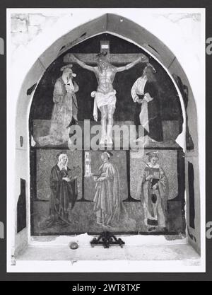 Abruzzen Sant' Eusanio Forconese S. Eusanio6. Hutzel, Max 1960-1990 Mittelalter: Architektur, Architekturskulptur (9.-14. Jahrhundert) Nachmittelalterlicher: Architekturskulptur, Fresken, Malerei, Skulptur (16.-17. Jahrhundert) der in Italien geborene Fotograf und Gelehrte Max Hutzel (1911-1988) fotografierte von Anfang der 1960er Jahre bis zu seinem Tod. Das Ergebnis dieses Projektes, von Hutzel als Foto Arte Minore bezeichnet, ist eine gründliche Dokumentation der kunsthistorischen Entwicklung in Italien bis zum 18. Jahrhundert, einschließlich der Objekte der Etrusker und Römer, sowie des frühmittelalterlichen, romanischen, gotischen, Re Stockfoto
