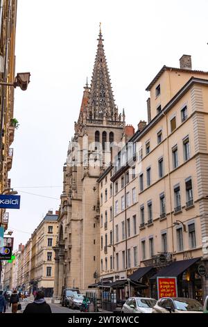Lyon, Frankreich - 25. Januar 2022: Die Kirche Saint-Nizier ist eine Kirche im Distrikt Presqu’Ile im 2. Arrondissement von Lyon. Stockfoto