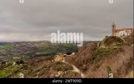 Agnone (Agnèune im lokalen Dialekt) ist eine italienische Stadt mit 4921 Einwohnern in der Provinz Isernia in Molise. Stockfoto