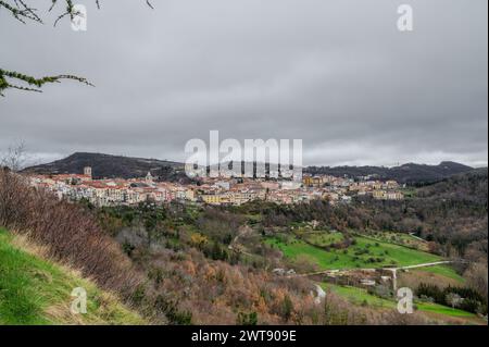 Agnone (Agnèune im lokalen Dialekt) ist eine italienische Stadt mit 4921 Einwohnern in der Provinz Isernia in Molise. Stockfoto