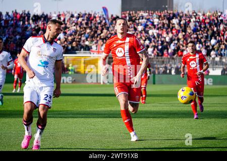 Milan Duric (AC Monza) während des italienischen Meisterschaftsspiels Serie A zwischen AC Monza und Cagliari Calcio am 16. März 2024 im U-Power Stadion in Monza, Italien - Credit: Luca Rossini/E-Mage/Alamy Live News Stockfoto