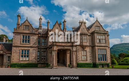 Irland, Das Muckross House in Killarney, County Kerry. Entworfen von William Burn und erbaut im Jahr 1843. Anzeigen Stockfoto