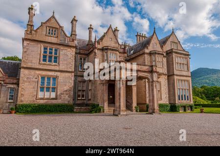 Irland, Das Muckross House in Killarney, County Kerry. Entworfen von William Burn und erbaut im Jahr 1843. Anzeigen Stockfoto