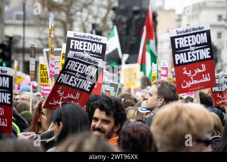 Der jährliche nationale Marsch gegen Rassismus, koordiniert von der Stop the Hate Coalition, der Socialist Workers Party (SWP) und Stand Up to Rassismus, soll im Innenministerium beginnen und am Trafalgar Square enden. Im Anschluss an den märz wird eine bedeutende Veranstaltung mit dem Titel „House Against Hate“ einige der besten britischen DJs außerhalb der Downing Street zeigen. Jeremy Corbyn wird zusammen mit einer herausragenden Besetzung, darunter die Blessed Madonna, Yazmin Lacey und Hot Chip, an diesem einzigartigen Rave teilnehmen, der auf die Bekämpfung des Rassismus abzielt. Quelle: Sinai Noor/Alamy Live News Stockfoto