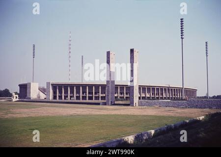 Olympiazentrum GER, 20240101, Berlin, Aufnahme ca. 1966,Olympiastadion *** Olympiazentrum GER, 20240101, Berlin, Foto CA 1966, Olympiastadion Stockfoto