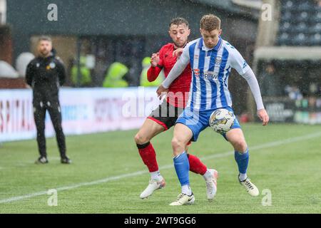 Kilmarnock, Großbritannien. März 2024. Kilmarnock FC spielte bei einem wichtigen Spiel der schottischen Premiership in Rugby Park, Kilmarnock, Ayrshire, Schottland. Das Finale war Kilmarnock 5 - 2 St Mirren. Die Torschützen für Kilmarnock waren Kyle Vassell (Kilmarnock 9) 61 Minuten und 73 Minuten, Daniel Armstrong (Kilmarnock 11) 65 Minuten, Elfmeter, Marley Watkins (Kilmarnock 23) 68 Minuten und Daniel Watson (Kilmarnock 12) 79 Minuten. Die Torschützen für St. Mirren waren Charles Dunne (St. Mirren 18) 20 Minuten und Mikael Mandron (St. Mirren 9) 39 Minuten. Quelle: Findlay/Alamy Live News Stockfoto