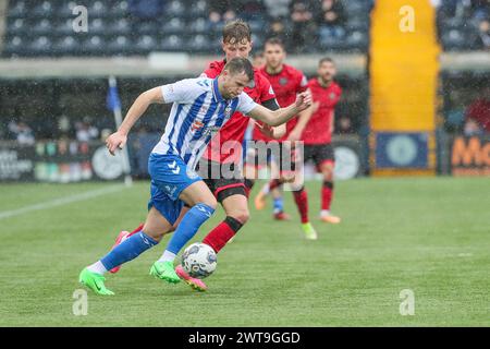 Kilmarnock, Großbritannien. März 2024. Kilmarnock FC spielte bei einem wichtigen Spiel der schottischen Premiership in Rugby Park, Kilmarnock, Ayrshire, Schottland. Das Finale war Kilmarnock 5 - 2 St Mirren. Die Torschützen für Kilmarnock waren Kyle Vassell (Kilmarnock 9) 61 Minuten und 73 Minuten, Daniel Armstrong (Kilmarnock 11) 65 Minuten, Elfmeter, Marley Watkins (Kilmarnock 23) 68 Minuten und Daniel Watson (Kilmarnock 12) 79 Minuten. Die Torschützen für St. Mirren waren Charles Dunne (St. Mirren 18) 20 Minuten und Mikael Mandron (St. Mirren 9) 39 Minuten. Quelle: Findlay/Alamy Live News Stockfoto