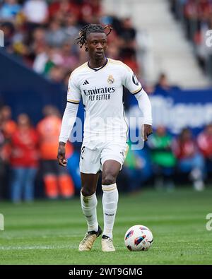 Eduardo Camavinga von Real Madrid CF mit dem Ball beim LaLiga EA Sports Spiel zwischen CA Osasuna und Real Madrid CF am 16. März 2024 im El Sadar Stadium in Pamplona, Spanien. Quelle: Cesar Ortiz Gonzalez/Alamy Live News Stockfoto