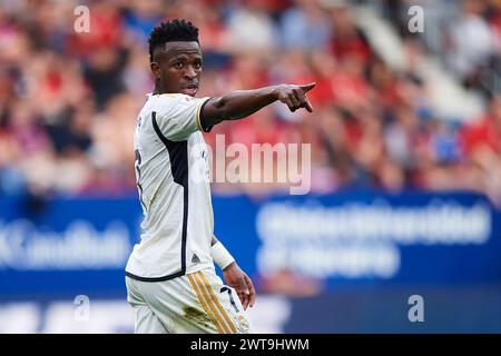 Vinicius Junior von Real Madrid CF reagiert auf das LaLiga EA Sports Spiel zwischen CA Osasuna und Real Madrid CF im El Sadar Stadium am 16. März 2024 in Pamplona. Quelle: Cesar Ortiz Gonzalez/Alamy Live News Stockfoto