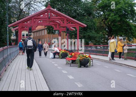 Trondheim, Norwegen – 13. Juli 2023: Gamle Bybro (Altstadtbrücke) Stockfoto