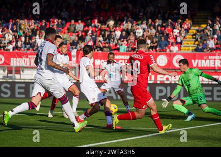 Monza, Italie. Januar 2024. Samuele Birindelli (AC Monza) während des italienischen Meisterschaftsspiels Serie A zwischen AC Monza und Cagliari Calcio am 16. März 2024 im Brianteo Stadion, Italien - Foto Morgese-Rossini/DPPI Credit: DPPI Media/Alamy Live News Stockfoto