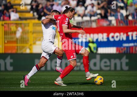 Monza, Italie. Januar 2024. Milan Djuric (AC Monza) während des italienischen Meisterschaftsspiels Serie A zwischen AC Monza und Cagliari Calcio am 16. März 2024 im Brianteo Stadion, Italien - Foto Morgese-Rossini/DPPI Credit: DPPI Media/Alamy Live News Stockfoto