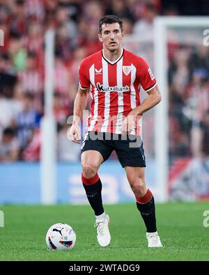 Dani Vivian vom Athletic Club mit dem Ball beim LaLiga EA Sports Match zwischen Athletic Club und Deportivo Alaves im San Mames Stadium am 16. März 2024 in Bilbao, Spanien. Quelle: Cesar Ortiz Gonzalez/Alamy Live News Stockfoto