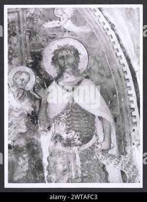 Campania Salerno Teggiano S. Michele. Hutzel, Max 1960-1990 Crpyt Fresko: Madonna und Kind thront mit St. Johannes der Täufer und ein anderer heiliger. Die Nähe und die Verbindungen zwischen S. Michele und S. Angelo sind unklar, aber die Drucke dieser beiden Denkmäler wurden nach ihrer Beschreibung in TCI/Campania (1981) getrennt. Ansichten von S. Michele und S. Angelo wurden in Hutzels Notizen von S. Michele und einer Krypta aus dem 8. Jahrhundert beschrieben. Die Drucke--insbesondere die Außenansicht von S. Angelo--können falsch identifiziert werden. Allgemeine Hinweise: Hutzel Fotokampagne Datum: 7. Januar 1995. In Deutschland geborene p Stockfoto