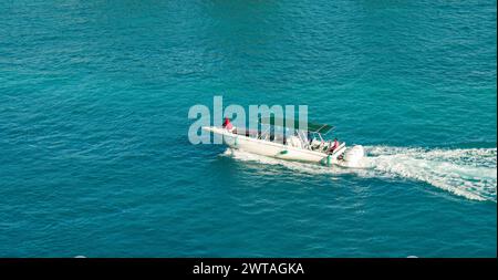 NASSAU, BAHAMAS - 31. Januar 2024: Mit einer Bevölkerung von 260.000, umfasst Nassau 80 Prozent der Bevölkerung der Bahamas, mit dem hübschen Pastell Stockfoto