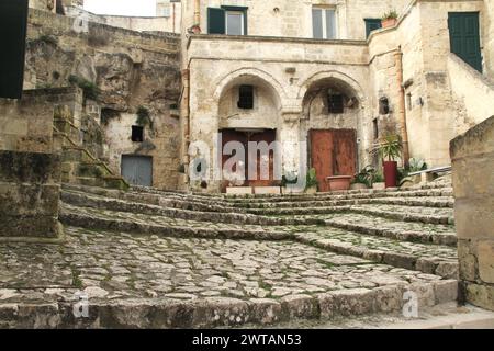 Matera, Italien. Alte Wohngebäude im alten Sassi di Matera. Stockfoto