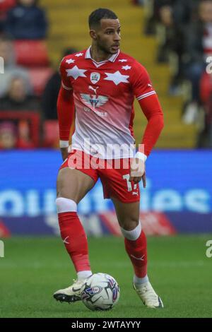 Barry Cotter aus Barnsley während des Sky Bet League 1 Spiels Barnsley gegen Cheltenham Town in Oakwell, Barnsley, Großbritannien. März 2024. (Foto: Alfie Cosgrove/News Images) in Barnsley, Großbritannien am 17.03.2024. (Foto: Alfie Cosgrove/News Images/SIPA USA) Credit: SIPA USA/Alamy Live News Stockfoto