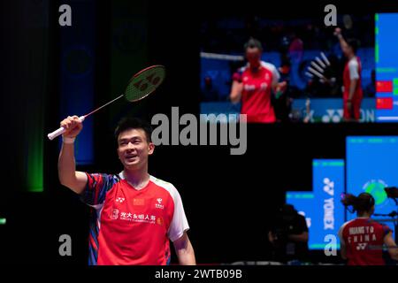 Birmingham, Großbritannien. März 2024. Die Chinesen Zheng Siwei feierten nach dem Halbfinale im gemischten Doppelspiel gegen ihre Landsleute Feng Yanzhe/Huang Dongping bei allen England Open Badminton Championships 2024 in Birmingham, Großbritannien, am 16. März 2024. Quelle: Xinhua/Alamy Live News Stockfoto