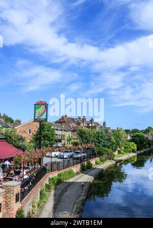 Der Boot-Kneipe am Grand Union Canal, Berkhamsted, UK Stockfoto