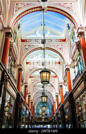 Die Royal Arcade im exklusiven Stadtteil Mayfair im Londoner West End wurde 1879 eröffnet Stockfoto