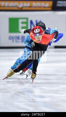 Rotterdam, Niederlande. März 2024. LIN Xiaojun aus China tritt am 16. März 2024 beim 500-m-Finale A der Männer bei den ISU-Kurzstrecken-Speed-Skating-Weltmeisterschaften 2024 in Rotterdam, Niederlande, an. Quelle: Lian Yi/Xinhua/Alamy Live News Stockfoto