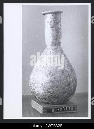 Campania Salerno Nocera Inferiore Museo dell'Agro Nocerino. Hutzel, der in Deutschland geborene Fotograf und Gelehrte Max Hutzel (1911–1988) fotografierte in Italien von den frühen 1960er Jahren bis zu seinem Tod. Das Ergebnis dieses Projektes, von Hutzel als Foto Arte Minore bezeichnet, ist eine gründliche Dokumentation der kunsthistorischen Entwicklung in Italien bis zum 18. Jahrhundert, darunter Objekte der Etrusker und Römer sowie frühmittelalterliche, romanische, gotische, Renaissance- und Barockdenkmäler. Die Bilder werden nach geografischer Region in Italien, dann nach Provinz, Stadt, Standortkomplex und Denkmal geordnet. Stockfoto