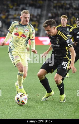 Columbus, Ohio, USA. März 2024. Der Mittelfeldspieler Dennis Gjengaar (2) und Malte Amundsen (18) kämpfen um den Ball in Columbus, Ohio. Brent Clark/Cal Sport Media/Alamy Live News Stockfoto