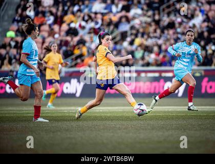 Salt Lake City, Utah, USA. März 2024. Paige Mooghan übergibt den Ball in einem Spiel zwischen den Utah Royals und den Chicago Red Stars im America First Field in Sandy, Utah, am 16. März 2024. (Kreditbild: © Abram Iman/ZUMA Press Wire) NUR REDAKTIONELLE VERWENDUNG! Nicht für kommerzielle ZWECKE! Stockfoto