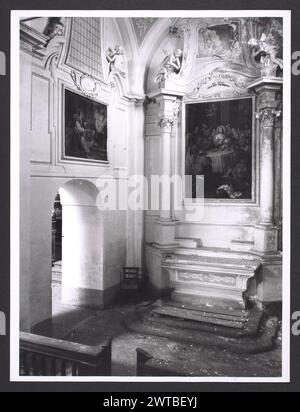 Lazio Rieti Cittareale S. Antonio6. Hutzel, Max 1960-1990 Mittelalter: Architektur, Architekturskulptur, Architekturfragmente, Skulpturfragmente. Postmittelalterliche: Architektur, architektonische Skulptur, Malerei, Skulptur Objekt Anmerkungen: Die Stadt stammt aus dem Jahr 1261 unter König Carlo I. D'Angio. Der in Deutschland geborene Fotograf und Gelehrte Max Hutzel (1911–1988) fotografierte in Italien von den frühen 1960er Jahren bis zu seinem Tod. Das Ergebnis dieses Projektes, von Hutzel als Foto Arte Minore bezeichnet, ist eine gründliche Dokumentation der kunsthistorischen Entwicklung in Italien bis zum 18. Jahrhundert, einschließlich der Objekte der Kunstgeschichte Stockfoto