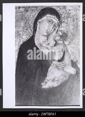 Umbria Perugia Nocera Umbra S. Francesco9. Hutzel, Max 1960-1990 Nachmittelalterliche: Außenansichten der Architektur und der architektonischen Skulptur von S. Francesco Pinacoteca: Freskenfragmente, Tafelmalerei, Polyptychon, Malerei, verschiedene architektonische Fragmente Inhaber: Pinacoteca Comunale Deutscher Fotograf und Gelehrter Max Hutzel (1911–1988) fotografiert in Italien von den frühen 1960er Jahren bis zu seinem Tod. Das Ergebnis dieses Projektes, von Hutzel als Foto Arte Minore bezeichnet, ist eine gründliche Dokumentation der kunsthistorischen Entwicklung in Italien bis zum 18. Jahrhundert, einschließlich der Objekte der Etrusker Stockfoto