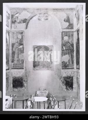 Umbria Perugia Nocera Umbra S. Francesco3. Hutzel, Max 1960-1990 Nachmittelalterliche: Außenansichten der Architektur und der architektonischen Skulptur von S. Francesco Pinacoteca: Freskenfragmente, Tafelmalerei, Polyptychon, Malerei, verschiedene architektonische Fragmente Inhaber: Pinacoteca Comunale Deutscher Fotograf und Gelehrter Max Hutzel (1911–1988) fotografiert in Italien von den frühen 1960er Jahren bis zu seinem Tod. Das Ergebnis dieses Projektes, von Hutzel als Foto Arte Minore bezeichnet, ist eine gründliche Dokumentation der kunsthistorischen Entwicklung in Italien bis zum 18. Jahrhundert, einschließlich der Objekte der Etrusker Stockfoto