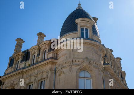 Bordeaux , Frankreich - 03 12 2024 : Logo für das Gebäude von caisse d'epargne-Marke Eichhörnchen für Privatkunden-Sparkassen Stockfoto