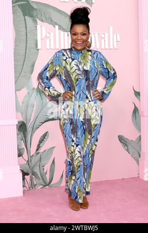 14. März 2024, Beverly Hills, CA, USA: LOS ANGELES - 14. März: Yvette Nicole Brown bei der Palm Royal World Premiere im Samuel Goldwyn Theater am 14. März 2024 in Beverly Hills, CA (Credit Image: © Kay Blake/ZUMA Press Wire) NUR ZUR REDAKTIONELLEN VERWENDUNG! Nicht für kommerzielle ZWECKE! Stockfoto