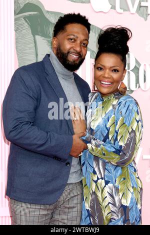 14. März 2024, Beverly Hills, CA, USA: LOS ANGELES - 14. März: Anthony Davis, Yvette Nicole Brown bei der Palm Royal World Premiere am 14. März 2024 im Samuel Goldwyn Theater in Beverly Hills, CA (Credit Image: © Kay Blake/ZUMA Press Wire) NUR REDAKTIONELLE VERWENDUNG! Nicht für kommerzielle ZWECKE! Stockfoto