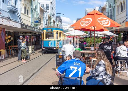 Historische Christchurch Straßenbahn, die durch New Regent Street, Christchurch, Canterbury, Neuseeland fährt Stockfoto