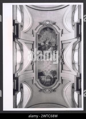 Lazio Roma Anguillara Sabazia Collegiata dell'Assunta7. Hutzel, Max 1960-1990 Postmittelalterliches: Architektur (16. Jahrhundert) Deckenmalerei; Taufstein (15. Jahrhundert) Allgemeine Anmerkungen: Es gab zwei Druckserien dieses Denkmals, die meisten von denselben Negativen. Sie wurden nun zu einer numerischen Sequenz synthetisiert und den H-Zahlen 1-17 zugeordnet. Der in Deutschland geborene Fotograf und Gelehrte Max Hutzel (1911–1988) fotografierte in Italien von den frühen 1960er Jahren bis zu seinem Tod. Das Ergebnis dieses Projektes, von Hutzel als Foto Arte Minore bezeichnet, ist eine gründliche Dokumentation der kunsthistorischen Entwicklung in Stockfoto