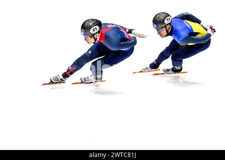 TREACY Niall GBR und HANDEI Oleh UKR traten am 2. Tag während der World Short Track Speed Skating Championship von Rotterdam am 16. März 2024 an. Foto von Phil Hutchinson. Nur redaktionelle Verwendung, Lizenz für kommerzielle Nutzung erforderlich. Keine Verwendung bei Wetten, Spielen oder Publikationen eines einzelnen Clubs/einer Liga/eines Spielers. Quelle: UK Sports Pics Ltd/Alamy Live News Stockfoto