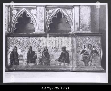 Umbria Perugia Nocera Umbra S. Francesco9. Hutzel, Max 1960-1990 Nachmittelalterliche: Außenansichten der Architektur und der architektonischen Skulptur von S. Francesco Pinacoteca: Freskenfragmente, Tafelmalerei, Polyptychon, Malerei, verschiedene architektonische Fragmente Inhaber: Pinacoteca Comunale Deutscher Fotograf und Gelehrter Max Hutzel (1911–1988) fotografiert in Italien von den frühen 1960er Jahren bis zu seinem Tod. Das Ergebnis dieses Projektes, von Hutzel als Foto Arte Minore bezeichnet, ist eine gründliche Dokumentation der kunsthistorischen Entwicklung in Italien bis zum 18. Jahrhundert, einschließlich der Objekte der Etrusker Stockfoto