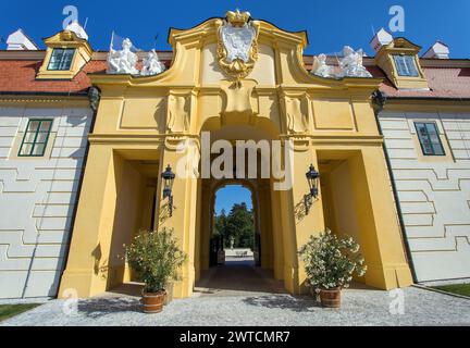 Barockes Schloss in Valtice Stadt, Vorderansicht des Palastes, Lednice und Valtice Viertel, Südmähren, Tschechische Republik Stockfoto