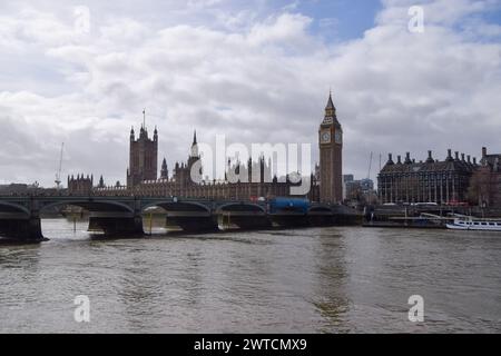 London, Großbritannien. März 2024. Houses of Parliament, Themse und Westminster Bridge. Quelle: Vuk Valcic/Alamy Stockfoto