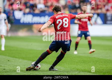 Pamplona, Spanien. März 2024. Jorge Herrando aus Osasuna wurde während des LaLiga EA Sports Matches zwischen Osasuna und Real Madrid im El Sadar Stadium in Aktion gesehen. Endergebnis: Osasuna 2:4 Real Madrid. Quelle: SOPA Images Limited/Alamy Live News Stockfoto