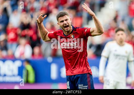 Pamplona, Spanien. März 2024. Iker Muñoz von Osasuna reagiert beim LaLiga EA Sports Match zwischen Osasuna und Real Madrid im El Sadar Stadium. Endergebnis: Osasuna 2:4 Real Madrid. Quelle: SOPA Images Limited/Alamy Live News Stockfoto