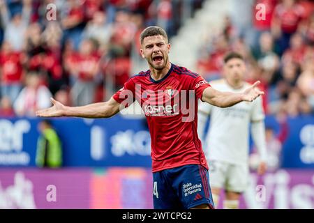 Pamplona, Spanien. März 2024. Iker Muñoz von Osasuna reagiert beim LaLiga EA Sports Match zwischen Osasuna und Real Madrid im El Sadar Stadium. Endergebnis: Osasuna 2:4 Real Madrid. (Foto: Fernando Pidal/SOPA Images/SIPA USA) Credit: SIPA USA/Alamy Live News Stockfoto