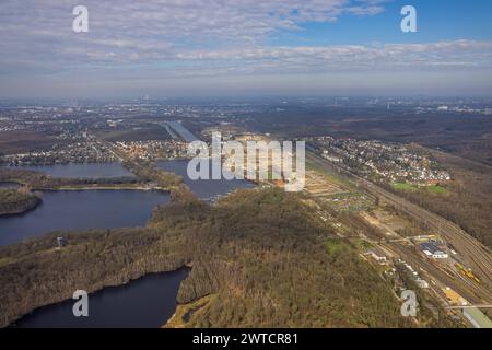 Luftbild, Baustelle für geplante Duisburger Wohnquartier am ehemaligen Rangierbahnhof Wedau, an der Sechs-Seen-Platte und Regattabahn, denkmalgeschützte Siedlungen Wedau und Bissingheim, Fernsicht, Wedau, Duisburg, Ruhrgebiet, Nordrhein-Westfalen, Deutschland, Duisburg-S ACHTUNGxMINDESTHONORARx60xEURO *** Luftaufnahme, Baustelle für geplante Duisburger Wohnquartier am ehemaligen Rangierbahnhof Wedau, an der Sechs Seen Platte und Regattabahn, denkmalgeschützte Wohnsiedlungen Wedau und Bissingheim, Fernsicht, Wedau, Duisburg, Ruhrgebiet, Nordrhein-Westfalen, Deutschland, Duisburg S ACHTUNGx Stockfoto