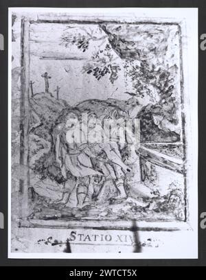 Lazio Viterbo Sutri Madonna del Parto. Hutzel, max. 1960-1990 Ausblicke auf Kirchenschiff (Ruinen) und Fresken. Eine Außenansicht (mittelalterliche Kernkollektion). Zwei Drucke mit Blick auf die in die Innenwand eingelassene Keramik. Viele negative, die nicht gedruckt wurden, bieten einen Blick auf Fresken und einige bieten Blick auf das Kirchenschiff. Der in Deutschland geborene Fotograf und Gelehrte Max Hutzel (1911–1988) fotografierte in Italien von den frühen 1960er Jahren bis zu seinem Tod. Das Ergebnis dieses Projektes, von Hutzel als Foto Arte Minore bezeichnet, ist eine gründliche Dokumentation der kunsthistorischen Entwicklung in Italien bis zum 18. Jahrhundert, einschließlich der Objekte der Etrus Stockfoto