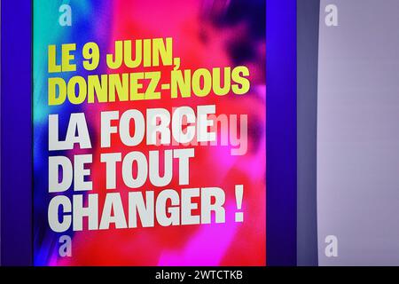 Villepinte, Frankreich. März 2024. Dieses Foto zeigt das Podium der linken französischen Partei „La France Insoumise“, die am 16. März 2024 im Parc des Expositions in Villepinte, nördlich von Paris, ihren Wahlkampf für die Europawahlen startet. Foto: Firas Abdullah/ABACAPRESS.COM Credit: Abaca Press/Alamy Live News Stockfoto